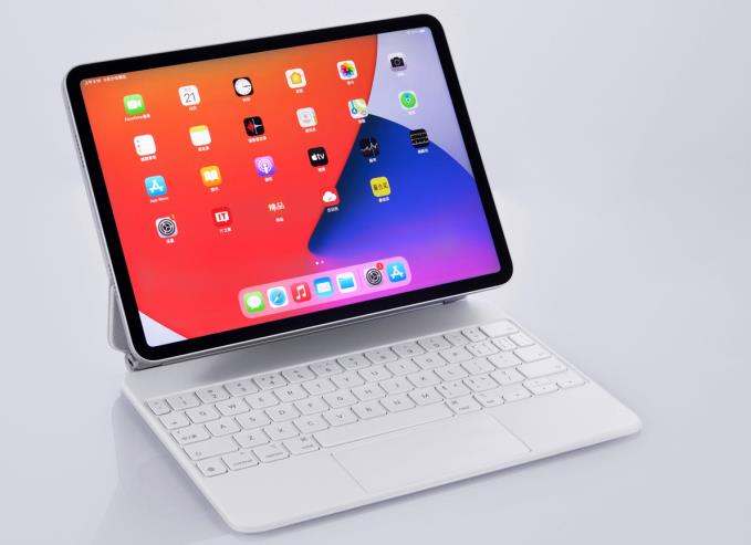 Australian carrier starts preparing to shelve Apple's 2022 iPad Pro, and an employee accidentally places the wrong order