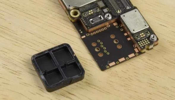 Detailed teardown of the US version of Apple iPhone 14 Pro Max: Using plastic spacers instead of SIM card trays